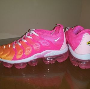 Women nike air vapormax plus brand new size 7
